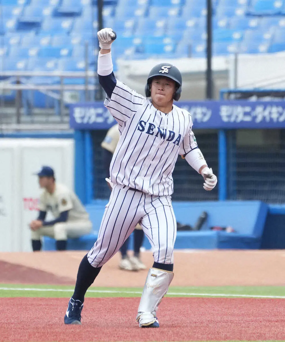 【画像・写真】仙台大に146キロ左腕のアーニャ登場　「アーニャ、勝利が好き」　プロ注目の辻本主将も感謝