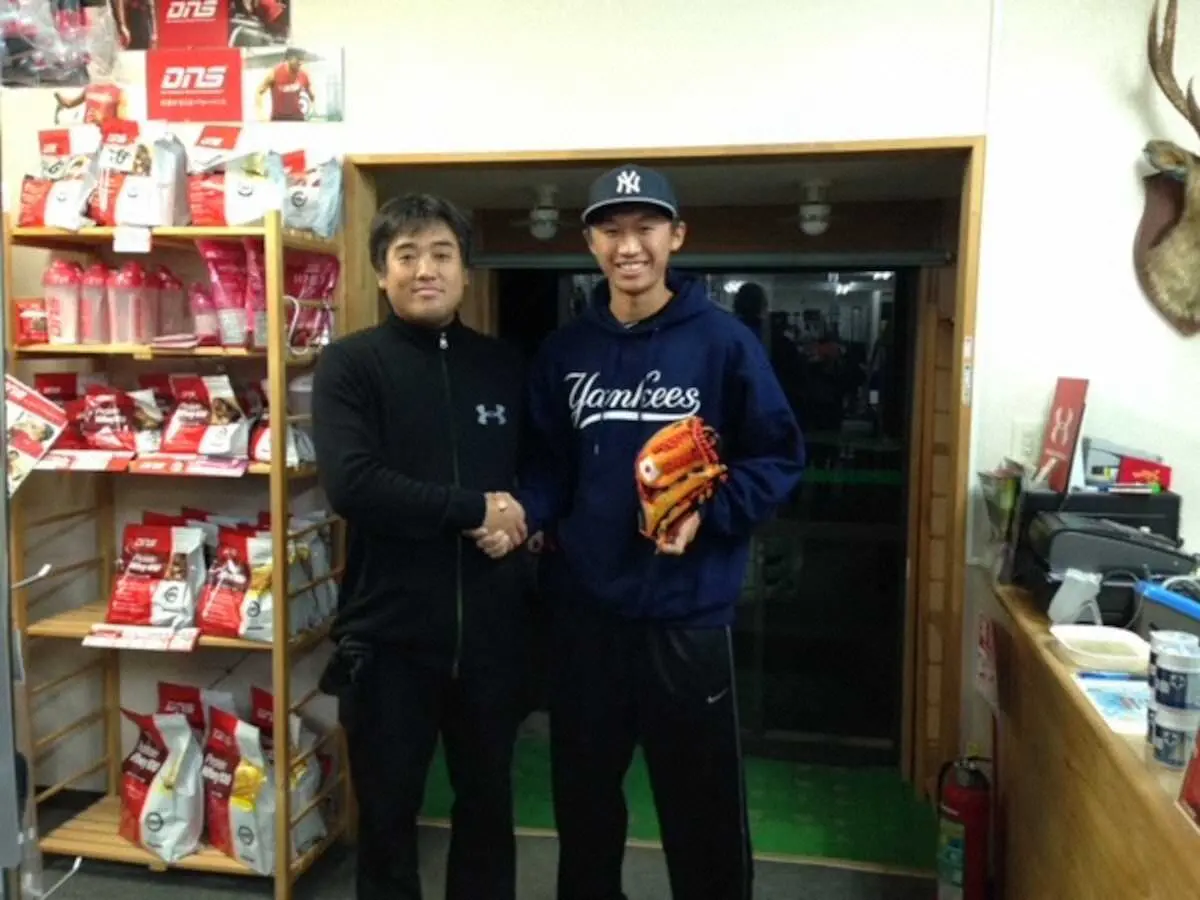 【画像・写真】日本ハム・加藤豪　道具を大事にする“原点”は佐渡のスポーツ店