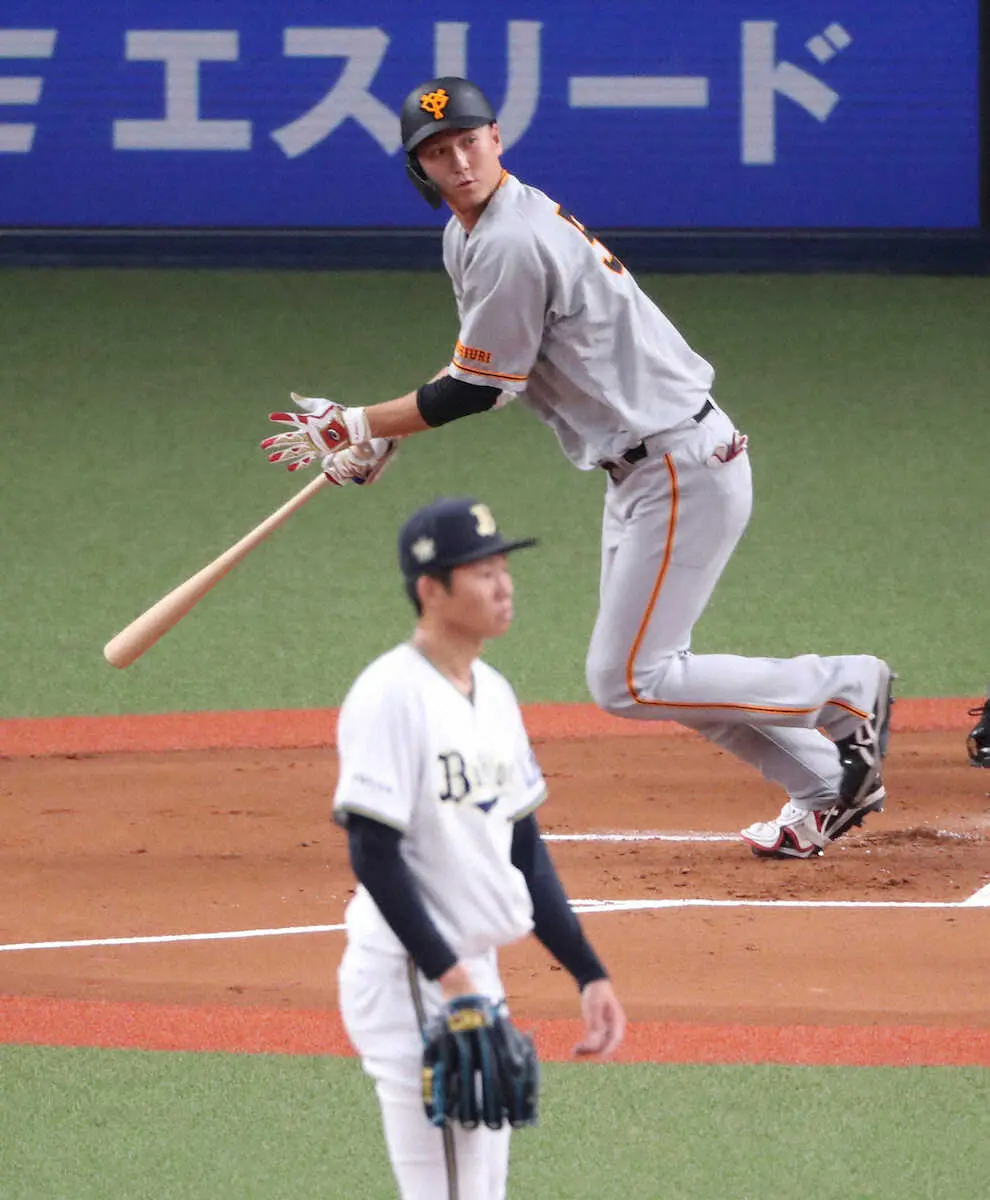 【画像・写真】【隠しマイク】巨人・元木コーチがバント練習で投手役　スクイズ“ミス”秋広「暴投で1点取れました！」