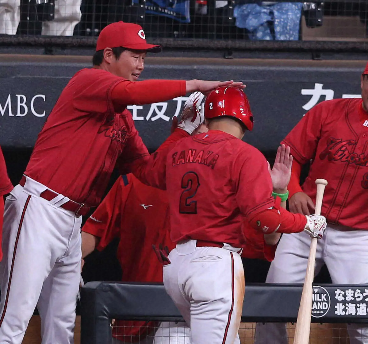 【画像・写真】3連勝で交流戦首位の広島　新井監督は「ガンガンいってくれている」と積極的な姿勢を喜ぶ