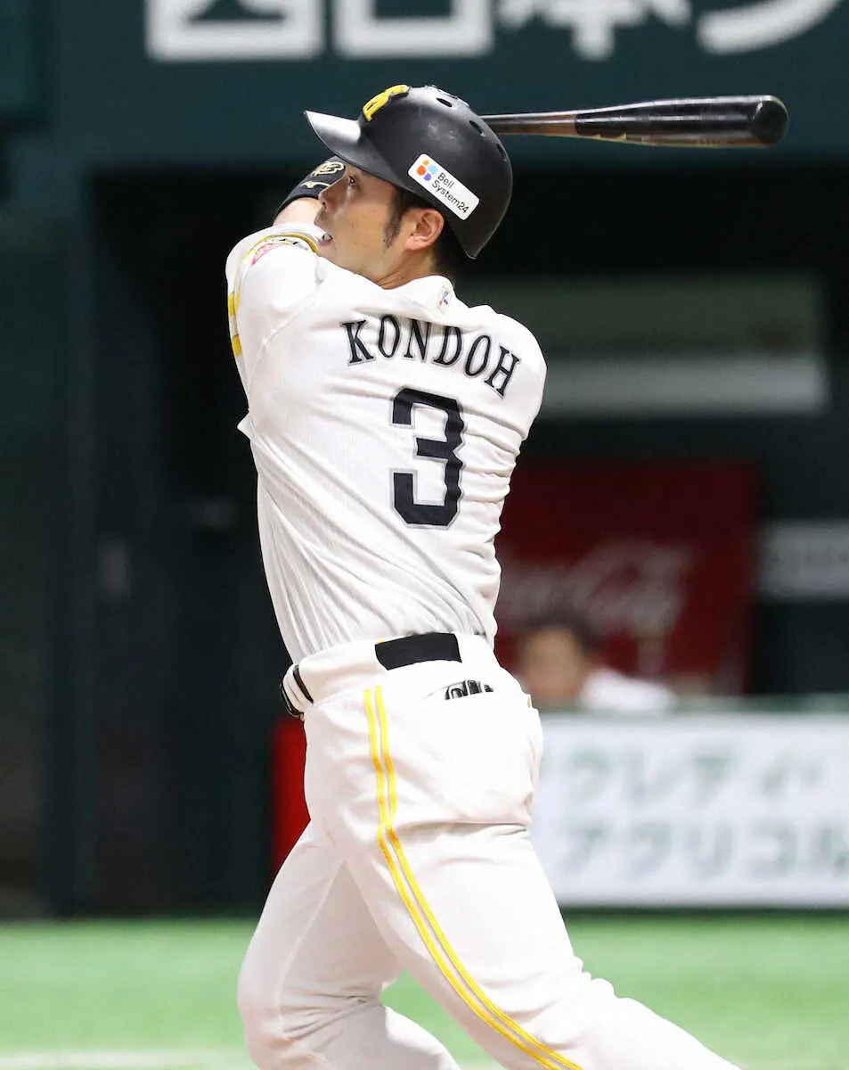 【画像・写真】ソフトB　近藤が7回にリードを3点に広げる貴重な7号ソロ　2試合連続の一発に「ジャストミートできた」