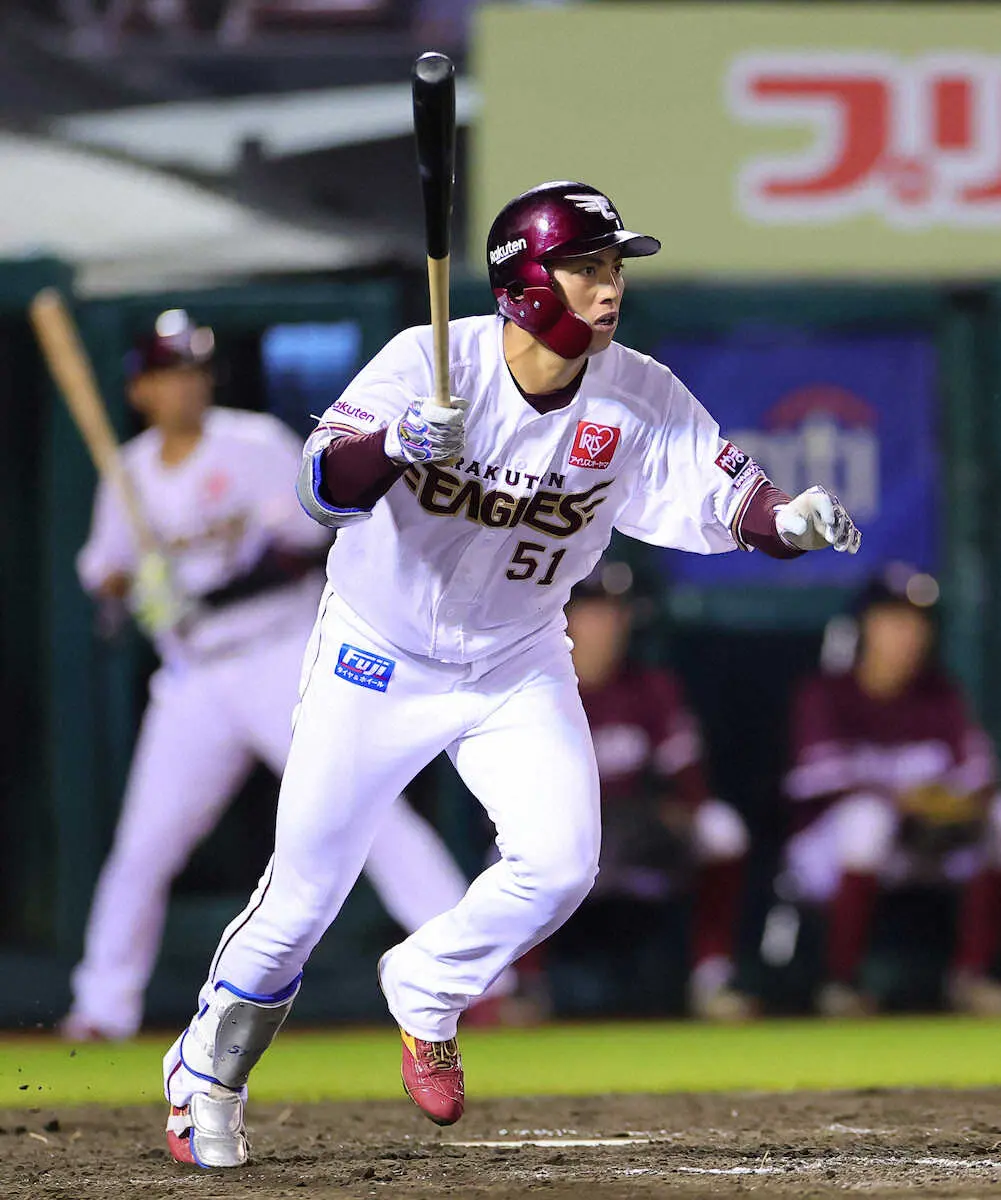 【画像・写真】涙の次は笑顔！楽天　小郷が5回に適時二塁打　前日は落球→サヨナラ勝ちに号泣「死ぬ気で打った」