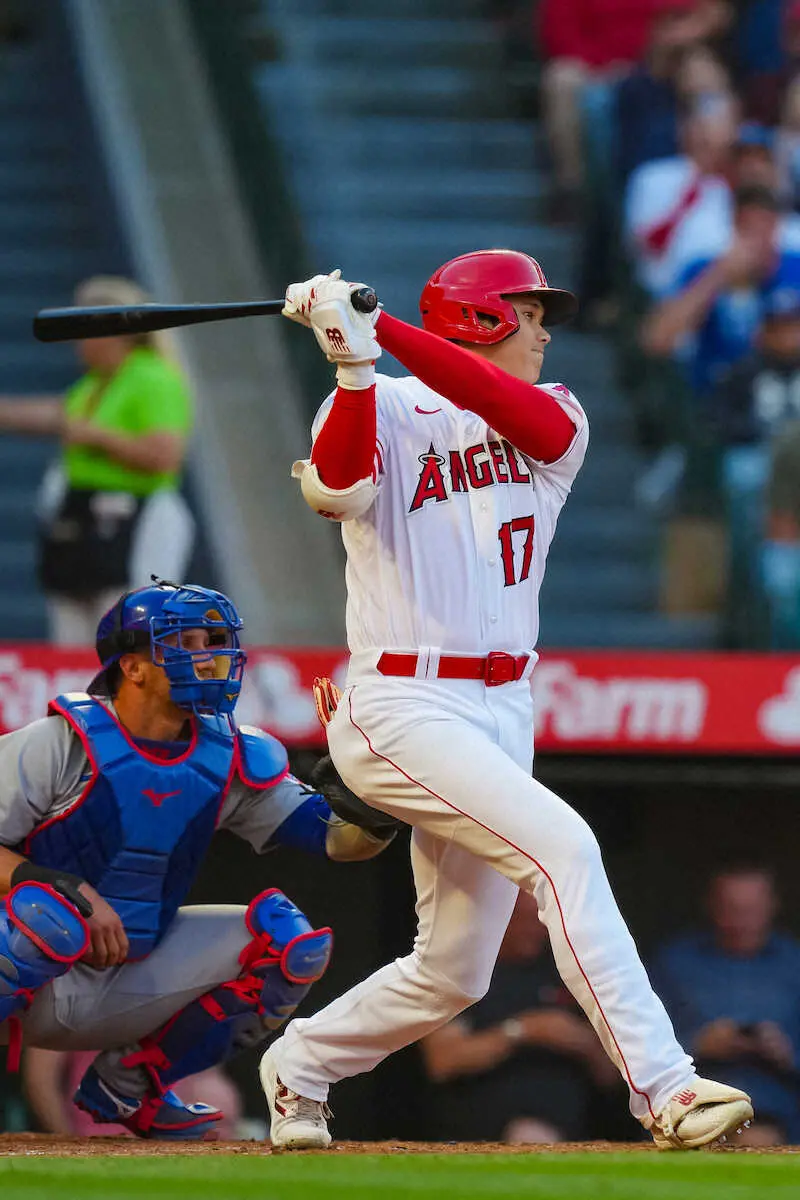 【画像・写真】＜エンゼルス・カブス＞2回、安打を放つ大谷（撮影・会津　智海）