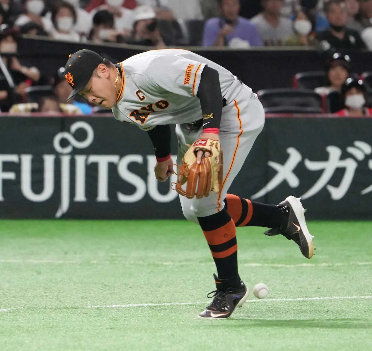 【画像・写真】巨人が大胆な周東シフト！三塁手・岡本和はベースのはるか前を守る