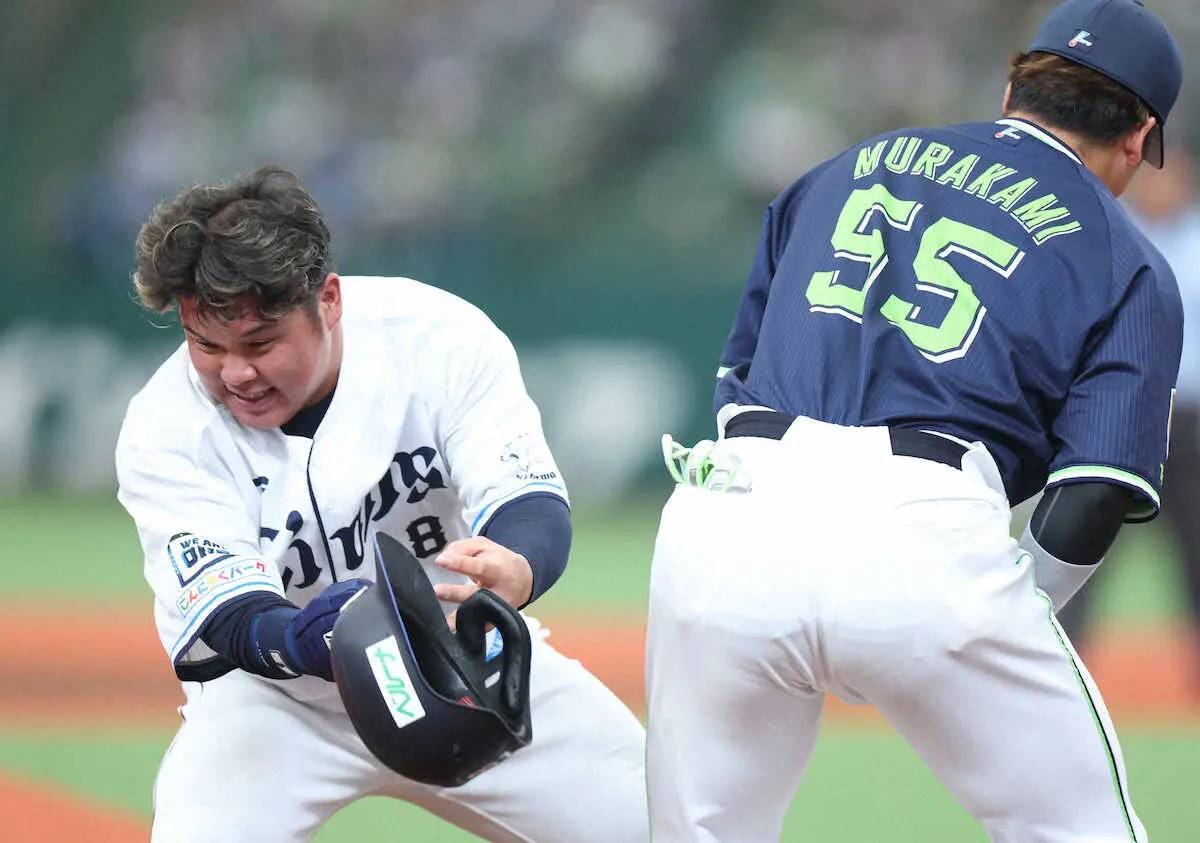 【画像・写真】西武の116キロの巨漢、渡部が痛恨の三盗失敗　ヤクルト石川の術中はまって今季8度目の零敗