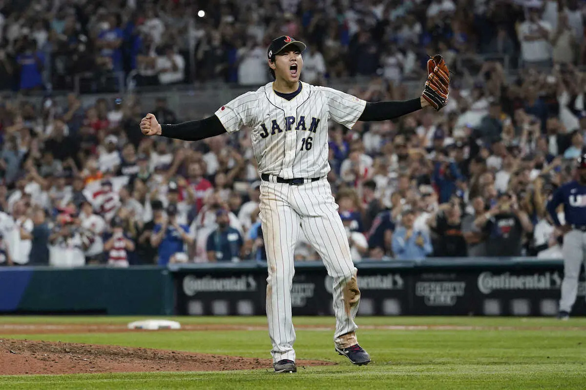 【画像・写真】ユニホームは泥だらけ…WBC優勝が決まった瞬間、雄叫びを上げた大谷（AP）