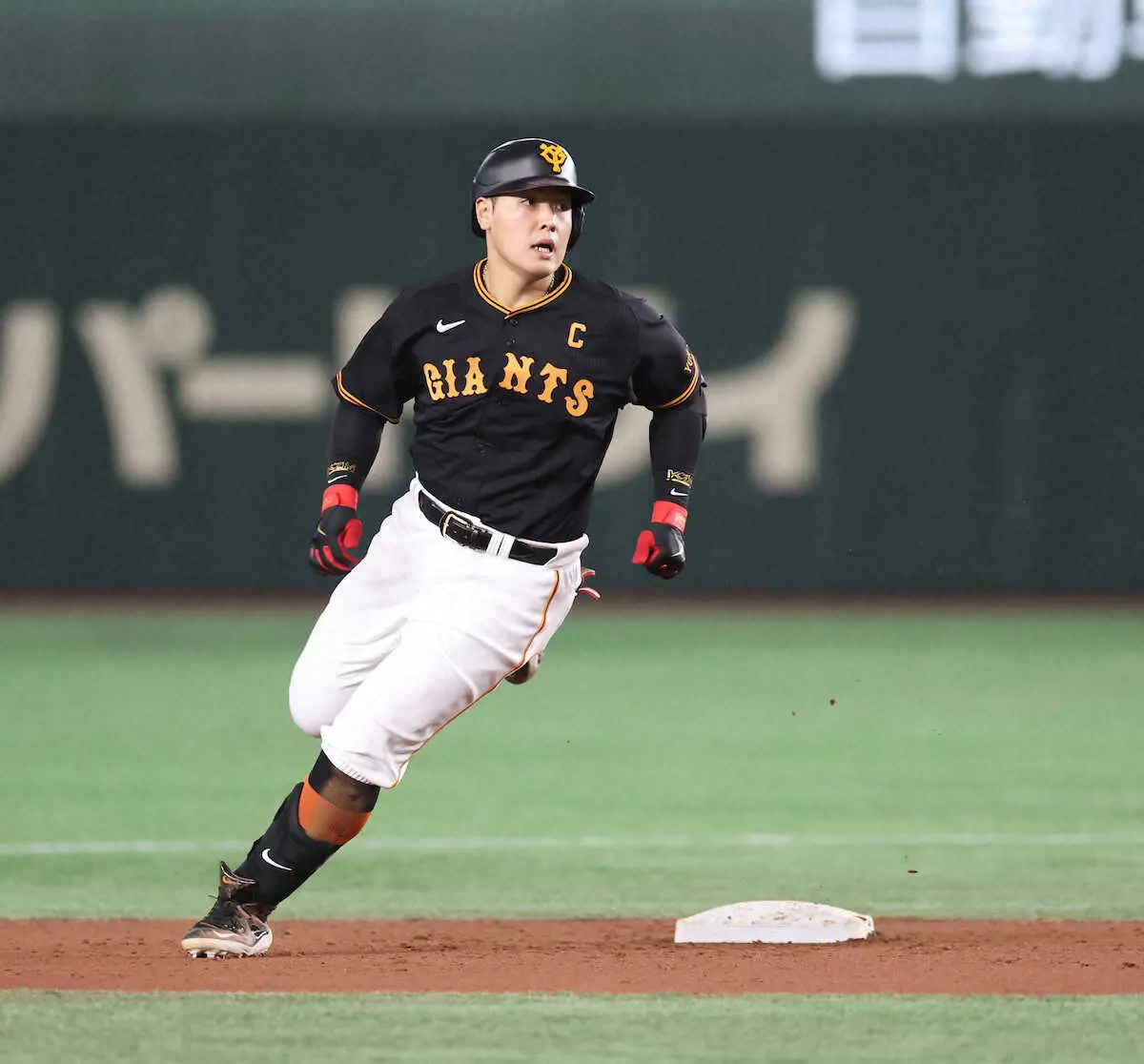 【画像・写真】巨人・岡本和真「根性100％！」ついに交流戦の打率4割超え　9年ぶり交流戦優勝へ、主砲が先制二塁打