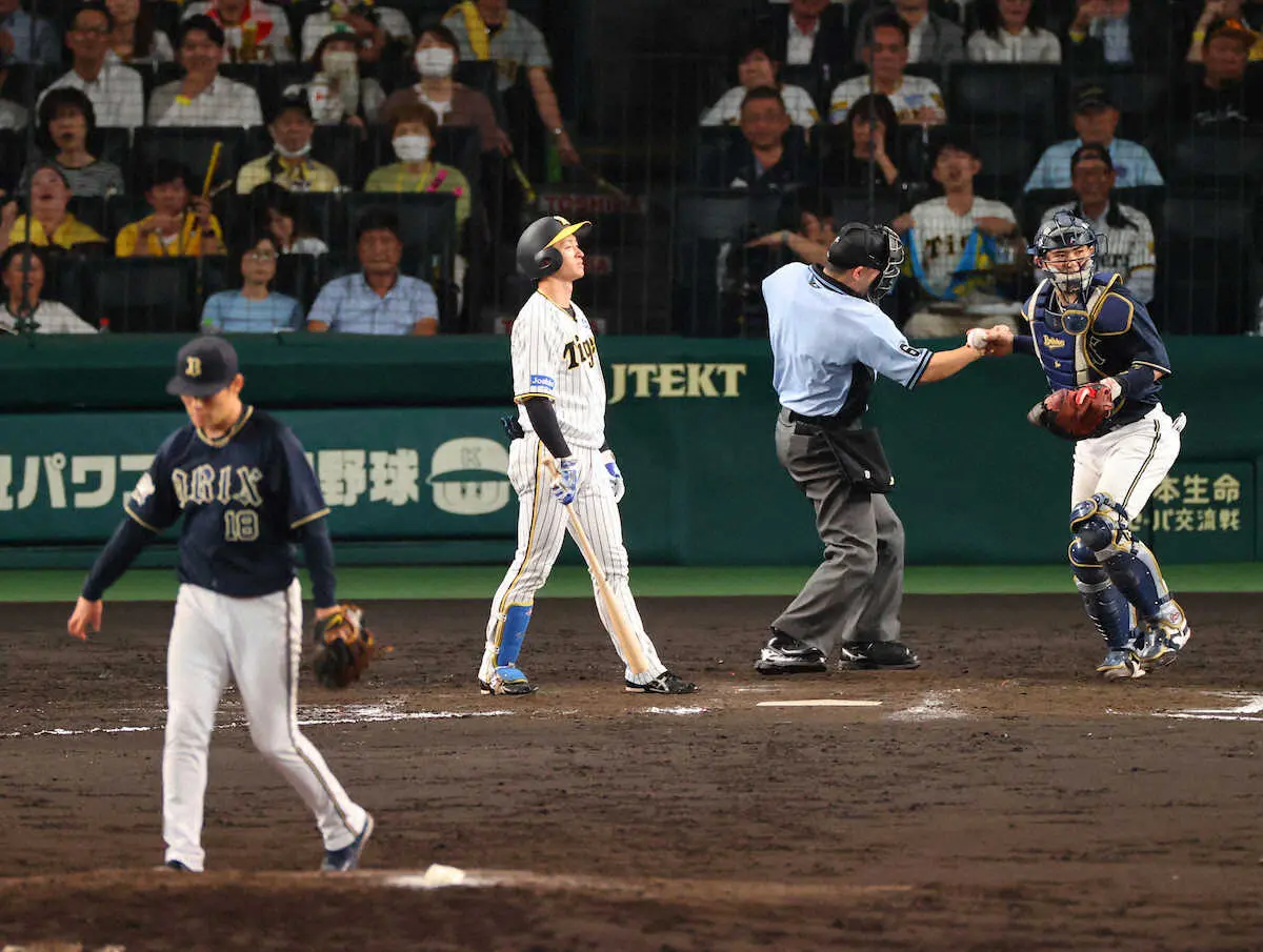 【画像・写真】由伸打てんわ…阪神　2安打で零敗　村上援護できず、甲子園の「関西ダービー」初戦落とす