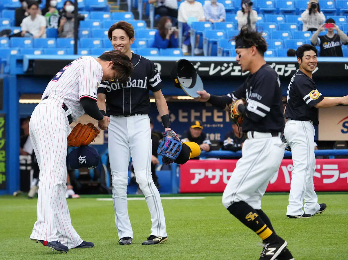 【画像・写真】ソフト・周東“チートチーター”右飛で一塁からタッチアップ　自慢の俊足で追加点呼ぶ