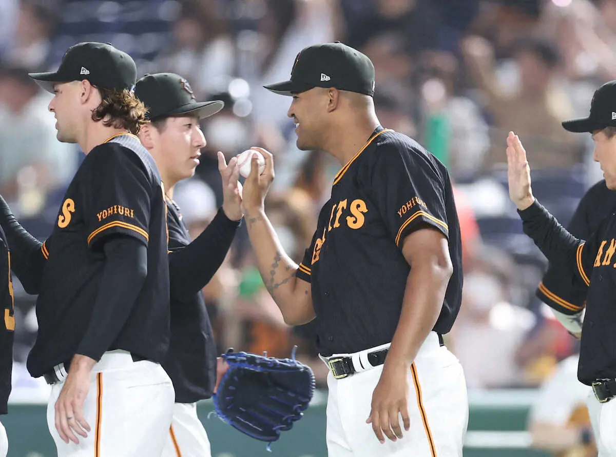 【画像・写真】巨人メンデス　三塁踏ませず、待望の来日初勝利＆初安打「バッティングはとても大好きです」