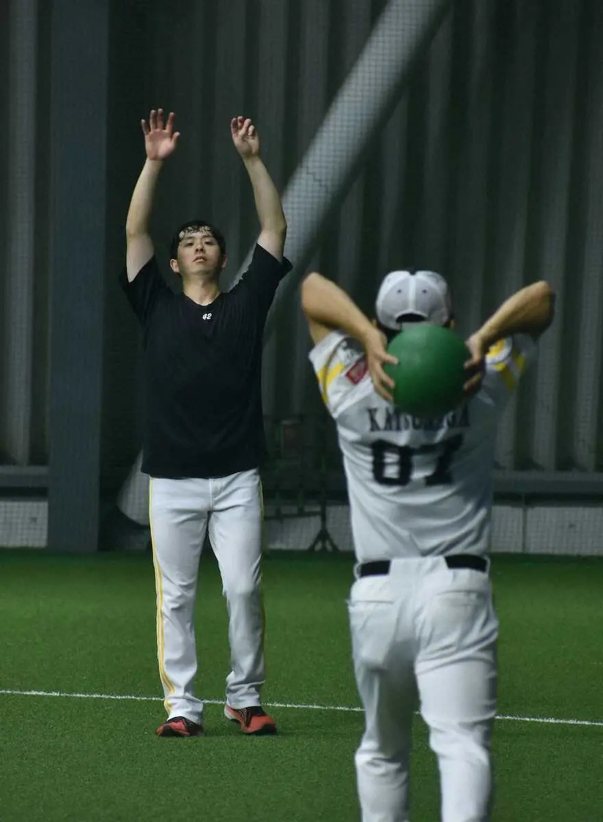 【画像・写真】ソフトB大関　抹消後初ブルペンで45球「次のピッチングからは、ほぼほぼ前と同じ感覚で投げられると」