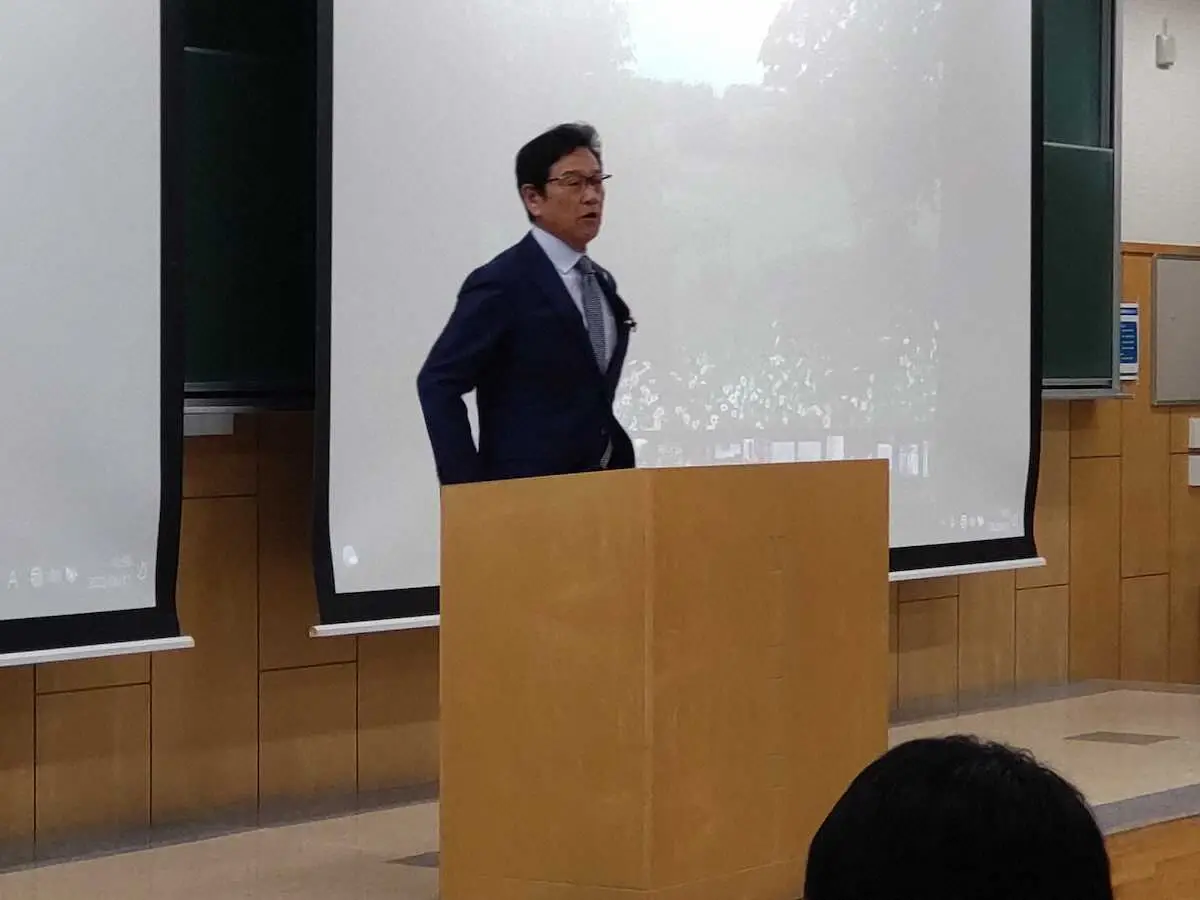 【画像・写真】栗山英樹氏　「人が前に進むときは…」無限の可能性説いた　北海学園大で講義