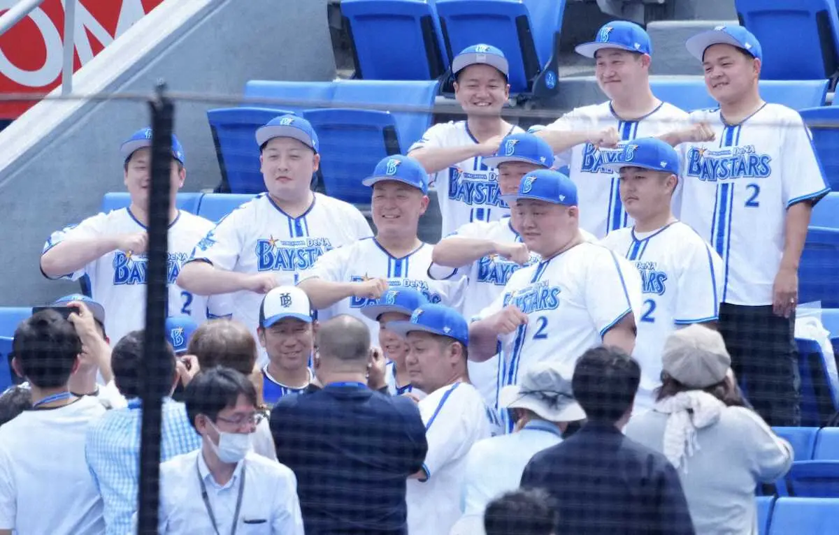 【画像・写真】DeNA牧の“影武者”15人が集結！ロッテ佐々木朗に陽動作戦？　そっくりさん募集イベント