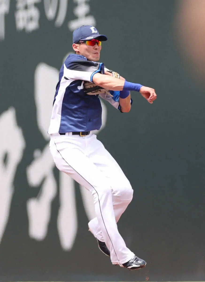 【画像・写真】西武・源田がまさかの1イニング2失策　初回に3点の先制許す