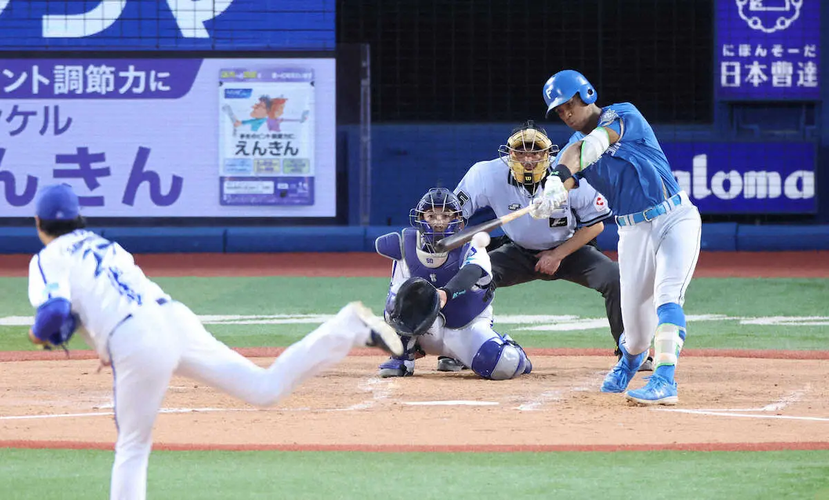 【画像・写真】日本ハム・万波　足で魅せた!判定はアウトもネット称賛「忍者かよ!!」「タッチ避ける技術がスゴい」