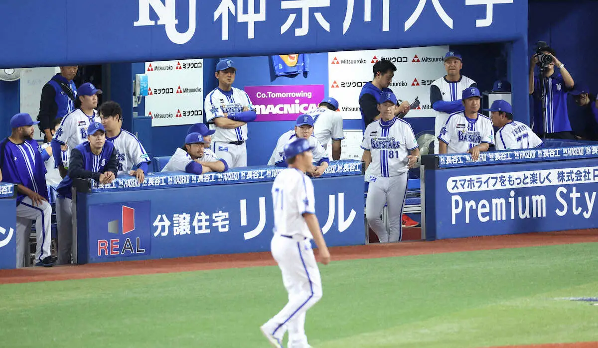 【画像・写真】DeNA　8回得点取り消しに本拠“大混乱”　球審の説明がネットで賛否「ヒットバイピッチって!?」