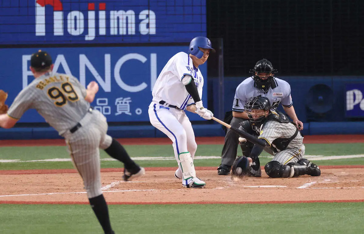 【画像・写真】DeNAに1・5差に追い上げられた阪神・岡田監督「佐野は三振や」とハーフスイング判定に不満いっぱい