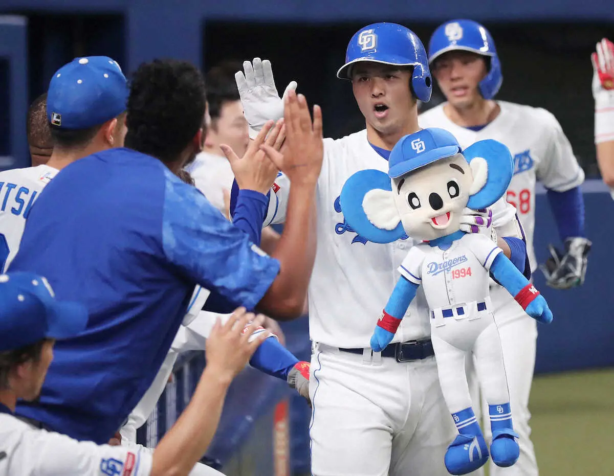 【画像・写真】中日の高卒5年目・石橋が値千金のプロ初アーチ　1―1の7回、ライアンから勝ち越し弾