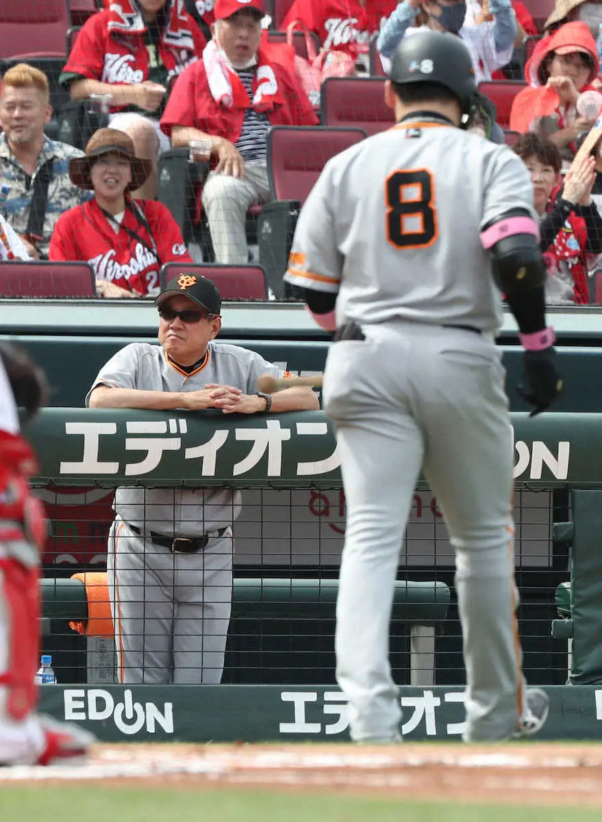 【画像・写真】巨人連敗で4位転落　山崎伊2敗目　2打席連続三振の中田翔は4回で交代