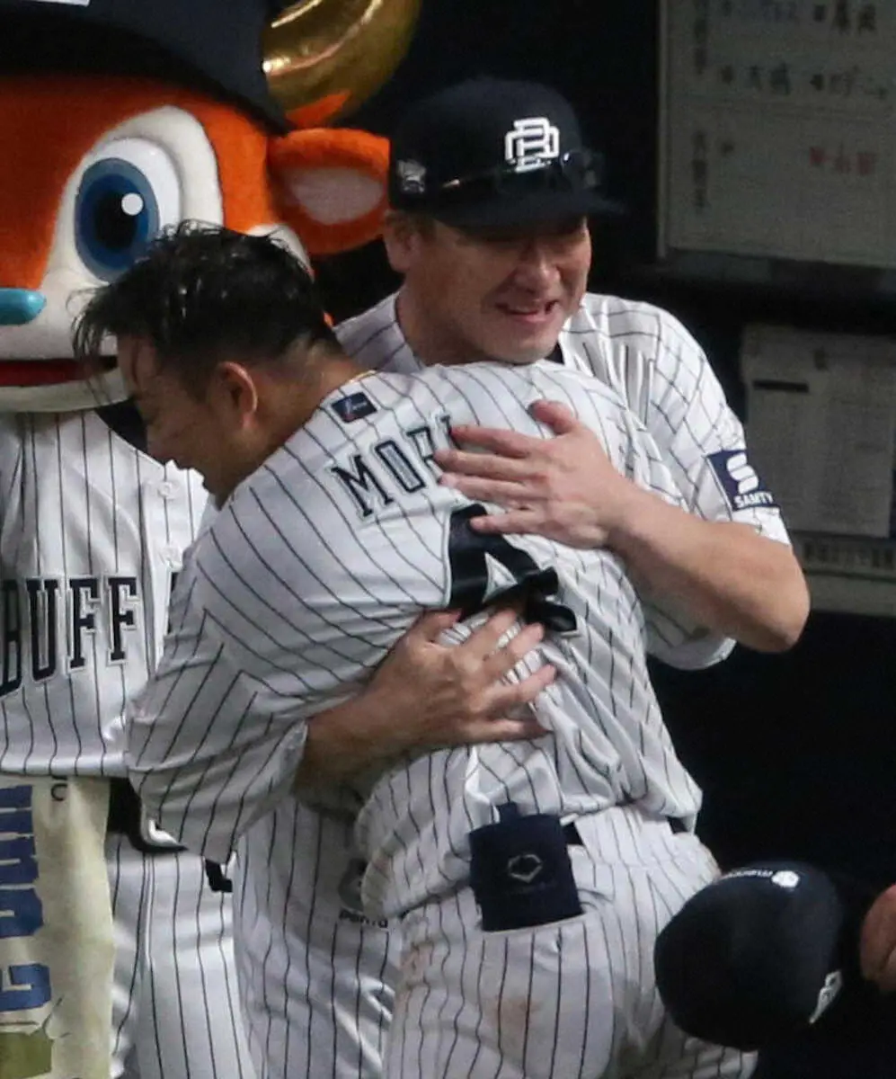 【画像・写真】オリックス・森　プロ10年目の初体験サヨナラ弾「アクエリかけられて、ちょっと甘いな」