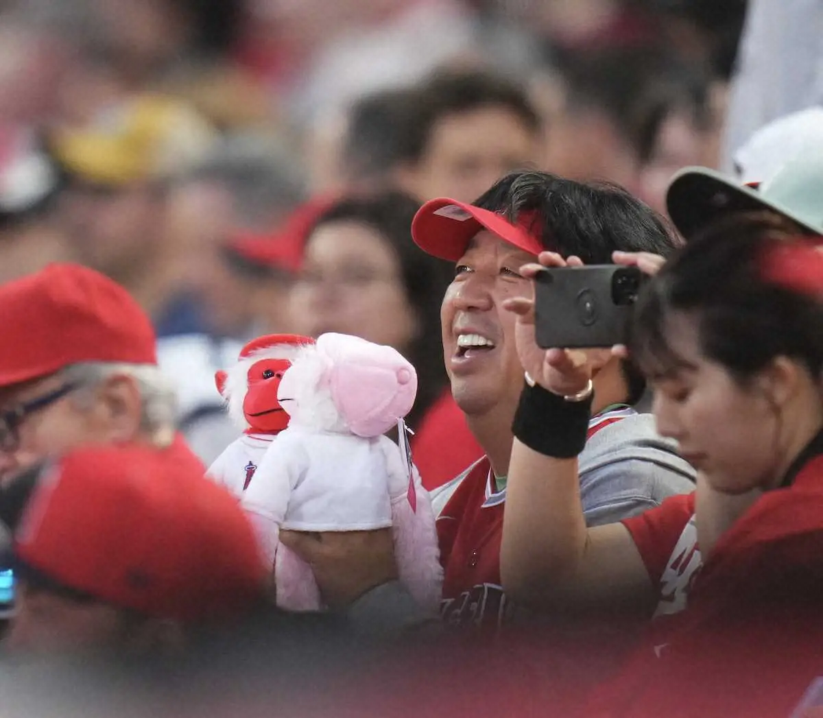 【画像・写真】バナナマン・日村勇紀　大谷翔平を現地で生観戦！エンゼルスタジアムで声援
