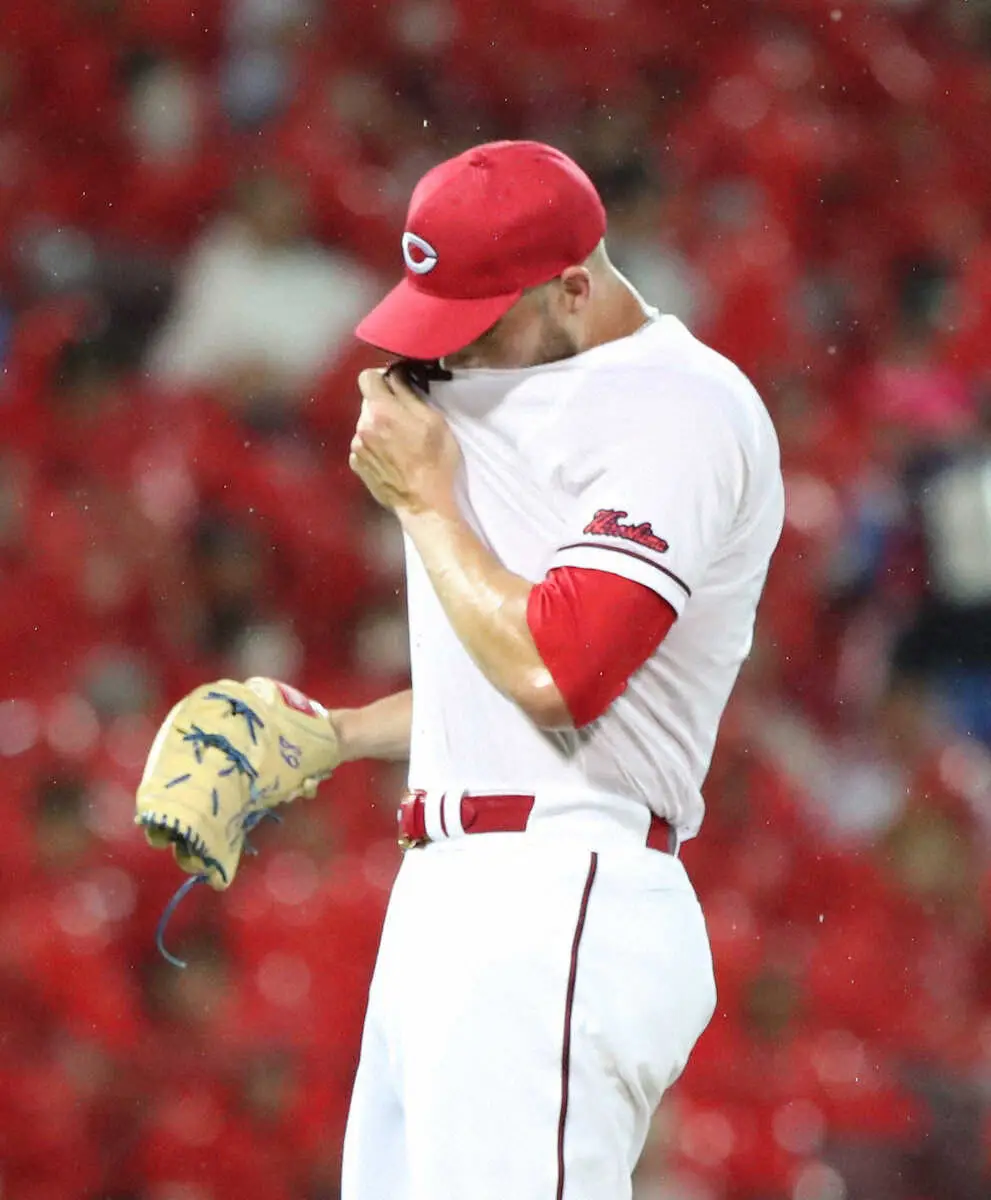 【画像・写真】痛タタタ…広島・野村の322日ぶり白星消える　2番手・ターリーが7回に同点に追いつかれる