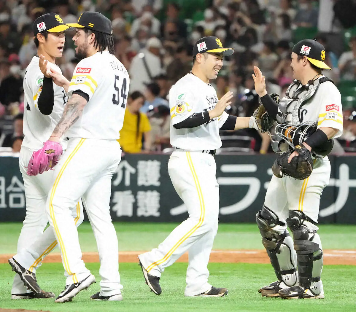 【画像・写真】ソフトバンク2連勝で首位オリに0・5差ジワリ　近藤が逆転3ラン＆大津が2勝目「最高です」