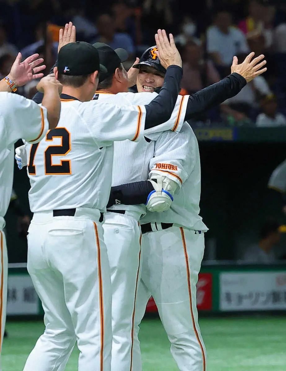 【画像・写真】巨人・原監督「日頃の努力が実を結んだ」　岸田の代打サヨナラ弾に大喜び