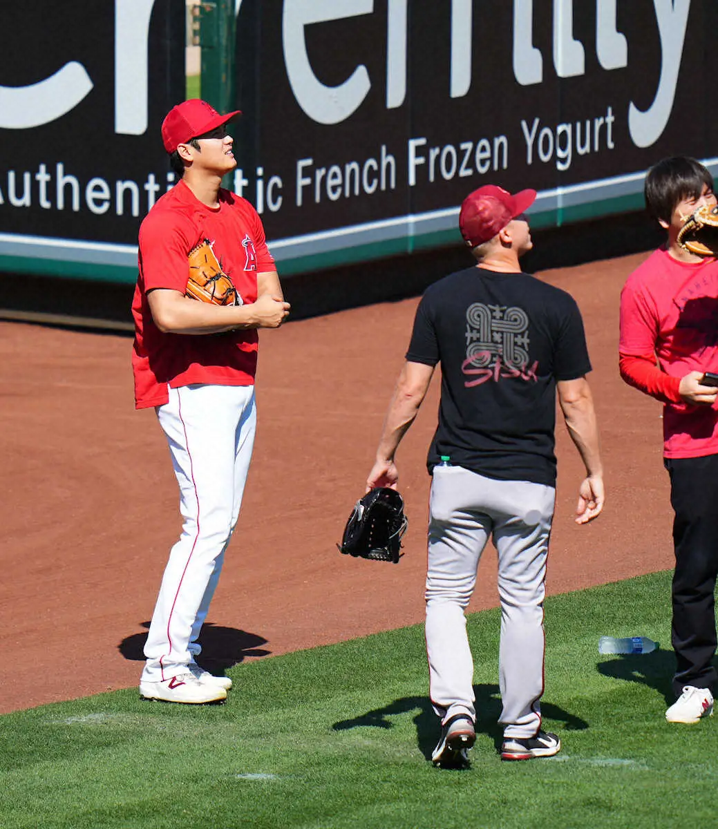 【画像・写真】大谷翔平　元ヤクルト・マクガフと笑顔で握手、フレッチャー兄弟メジャー初対決