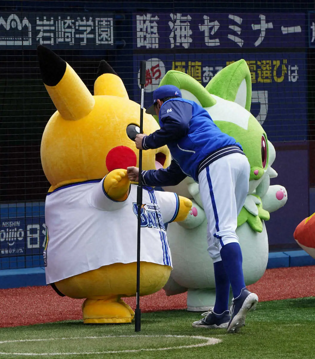 【画像・写真】DeNA・バウアー　初回4球で先制許す　試合前にピカチュウとグータッチ、大好きカビゴンとコラボ紹介も