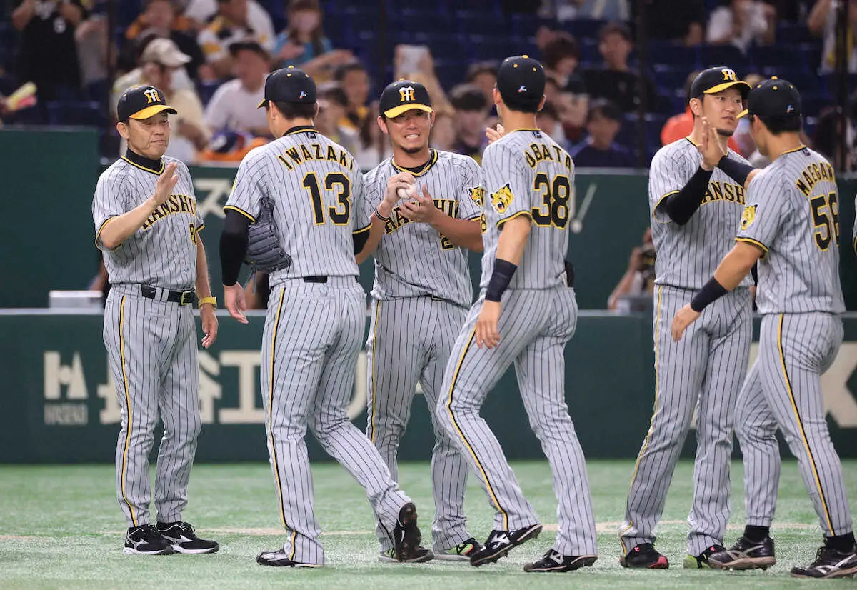 【画像・写真】阪神・岡田監督「いらんことをしたらダメやろ」“超巨人キラー”伊藤将、完封ペースでも交代させた理由は