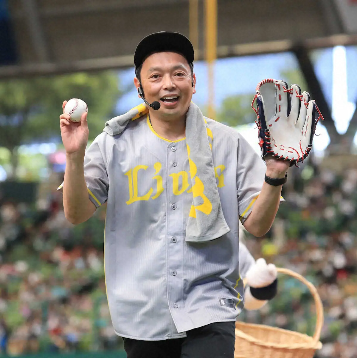 【画像・写真】中川家・礼二　西武特急シリーズで「新幹線のトイレ音」始球式「緊張して眠れなかった」