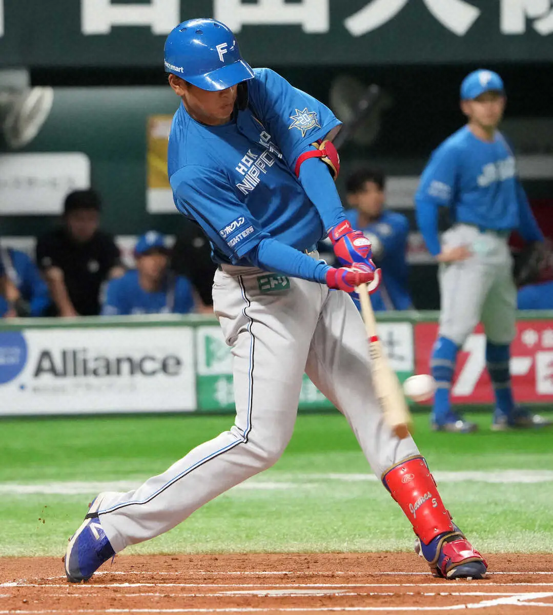 【画像・写真】新庄采配またズバリ！4番復帰の野村が先制3ラン「新庄監督、天才かよ」「勘ピューター凄くね？」