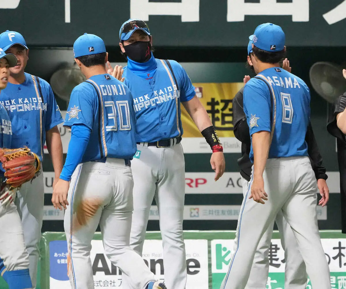 【画像・写真】新庄監督ニヤリ…日本ハム今季最多1試合4発！最多タイ10得点！！「今日のファイターズは花火大会」