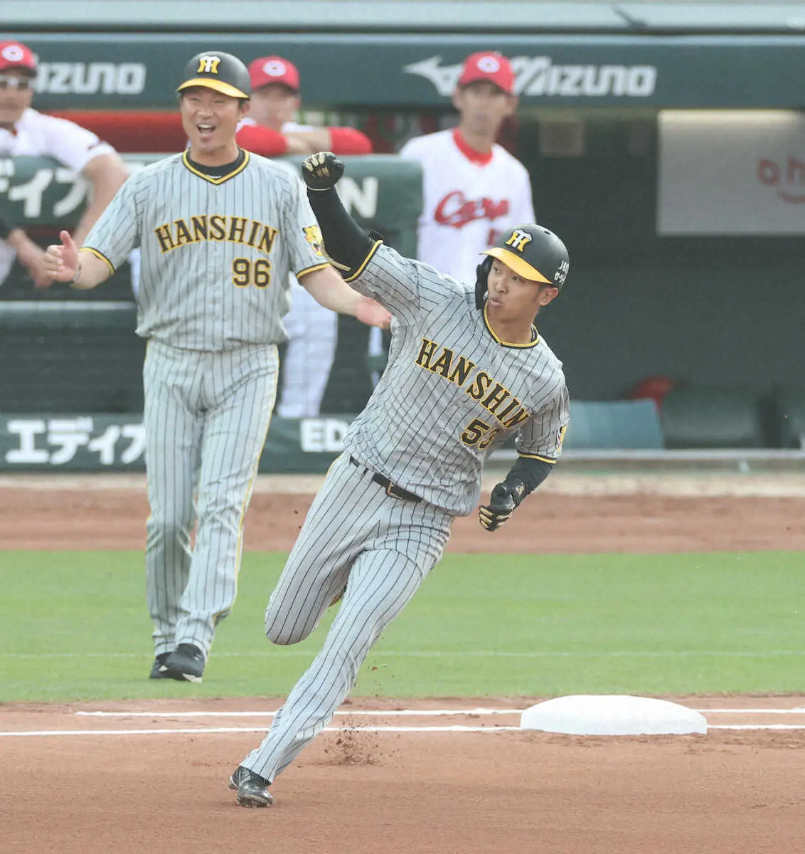 【画像・写真】阪神・島田　「切れないでくれと願って走った」プロ1号が先頭打者弾！近本代役が1番の輝き