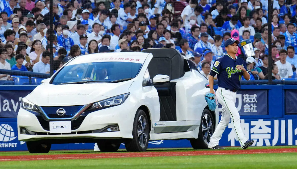 【画像・写真】ヤクルト石川が2年ぶり救援登板も　守備に足引っ張られ5回に逆転許す