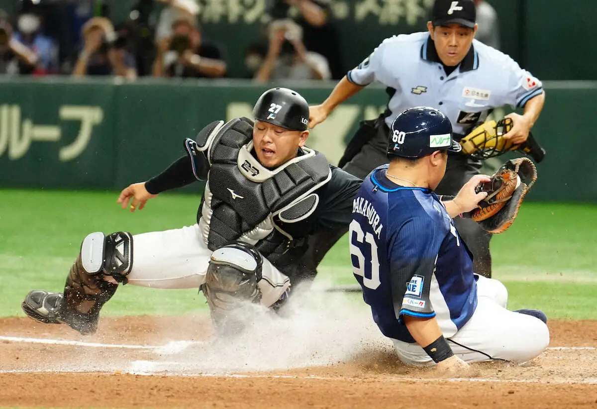 【画像・写真】西武・中村剛也が激走勝ち越し生還！岸の左前打で二塁から滑り込み　リクエストも判定覆らず拍手