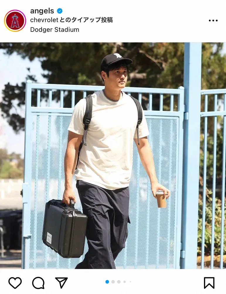 【画像・写真】大谷翔平　球場入り私服ショット　コーヒー手にさっそう！「何着てもカッコイイ」「シンプルイズベスト」