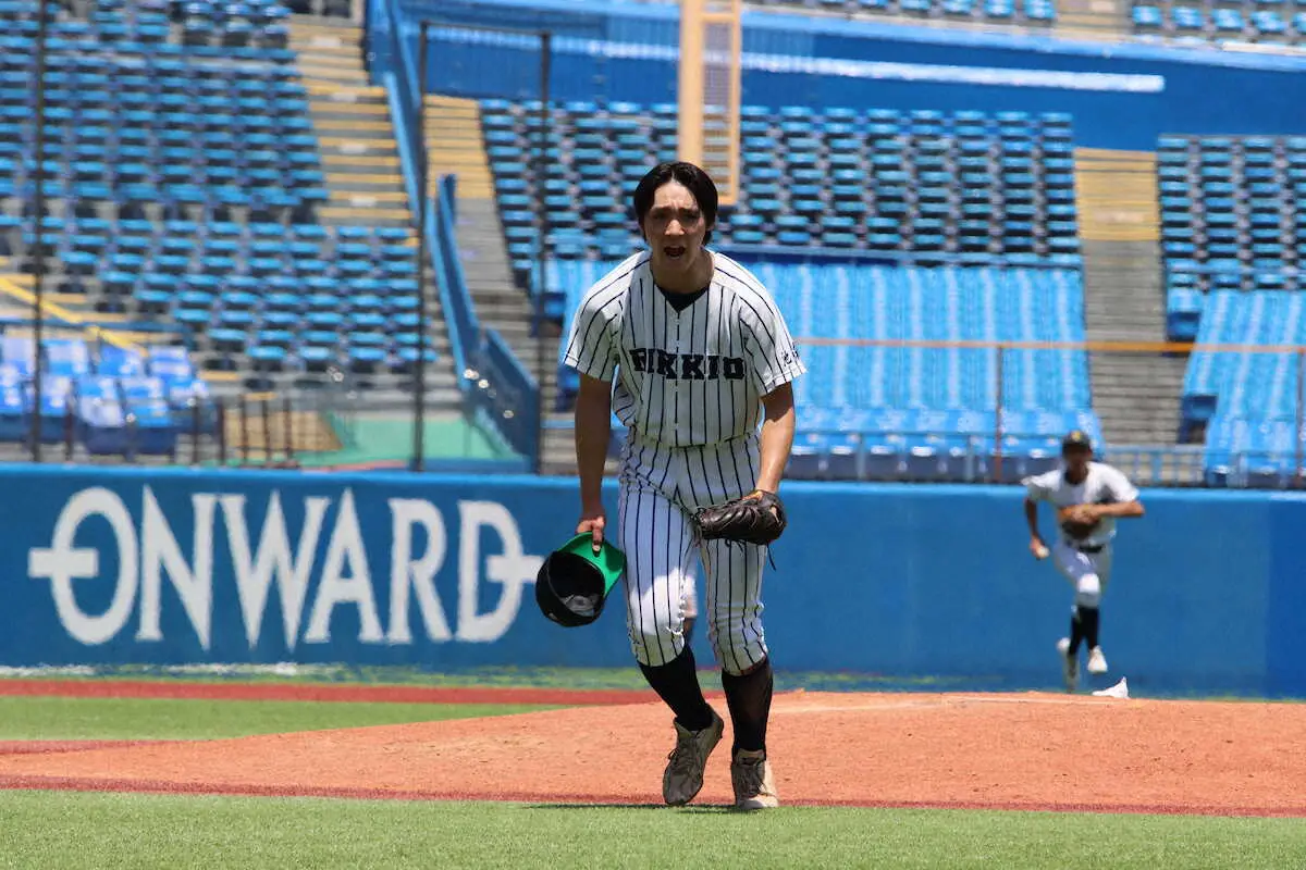 【画像・写真】立教池袋・林　侍魂で完投！元U12W代表　気温36.5度、足つっても155球