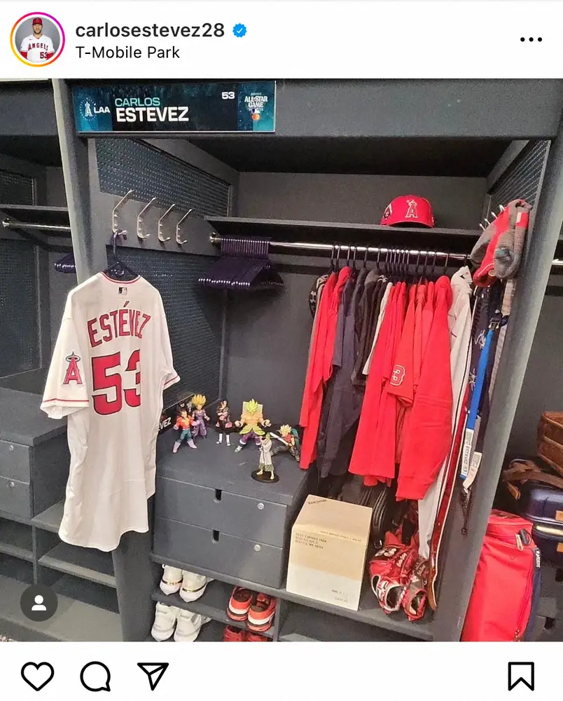 【画像・写真】大谷同僚エステベス　初選出球宴ロッカーにお気に入りフィギュア持参　好きなアニメで大谷と盛り上がる
