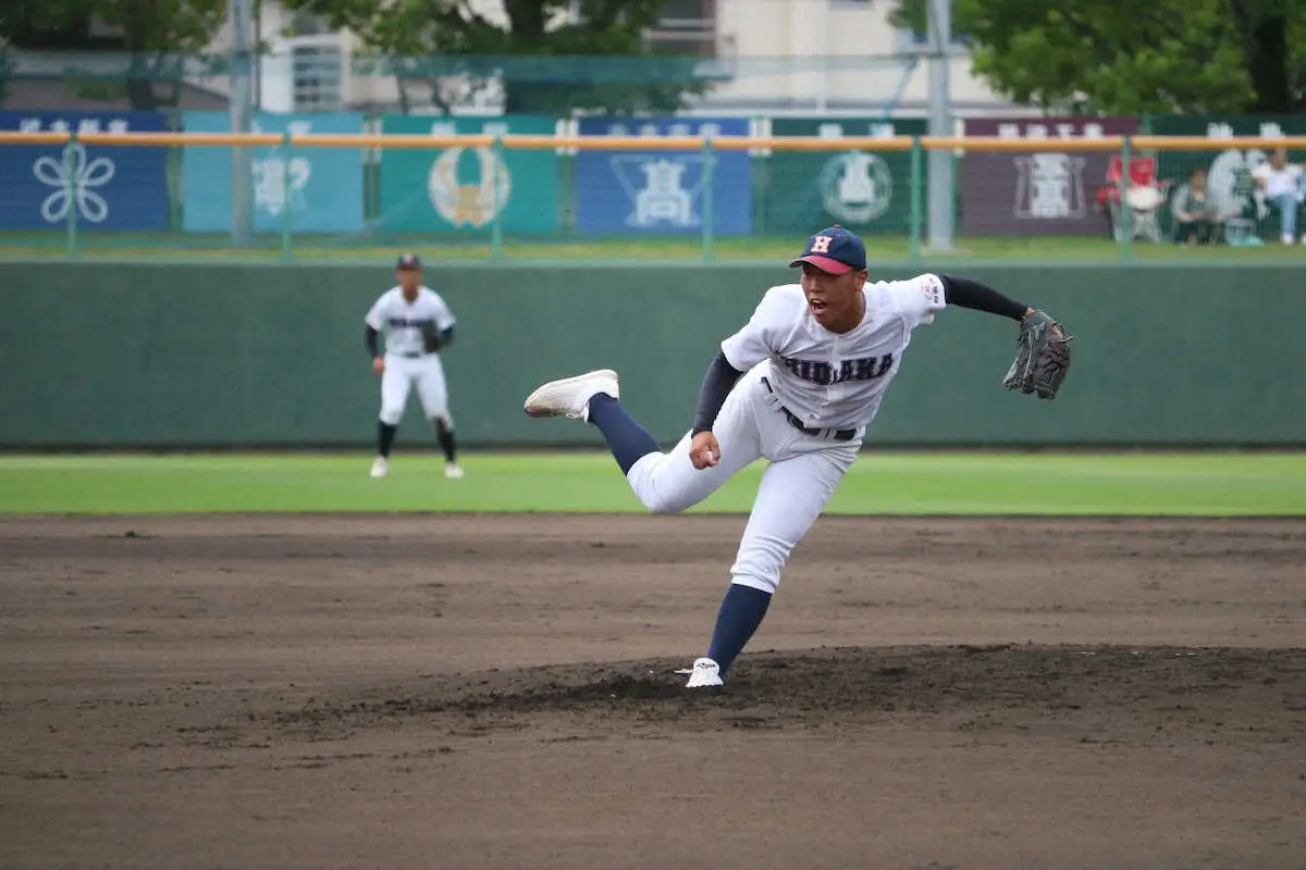 【画像・写真】＜日高・紀北農芸＞力投する日高先発の中田