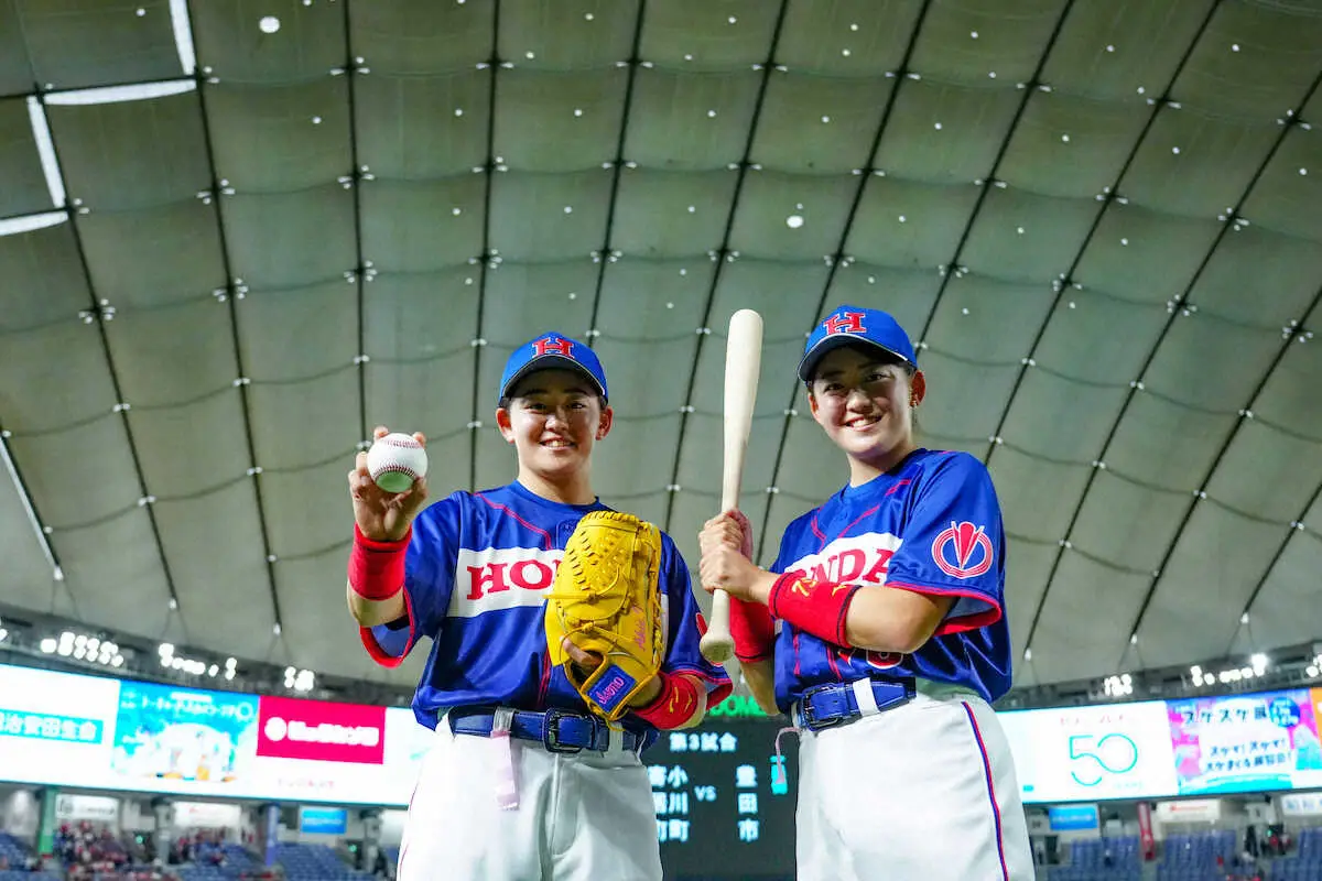 【画像・写真】都市対抗始球式　女子ゴルフの岩井ツインズ　剛速球と高速スイングにドームが大歓声