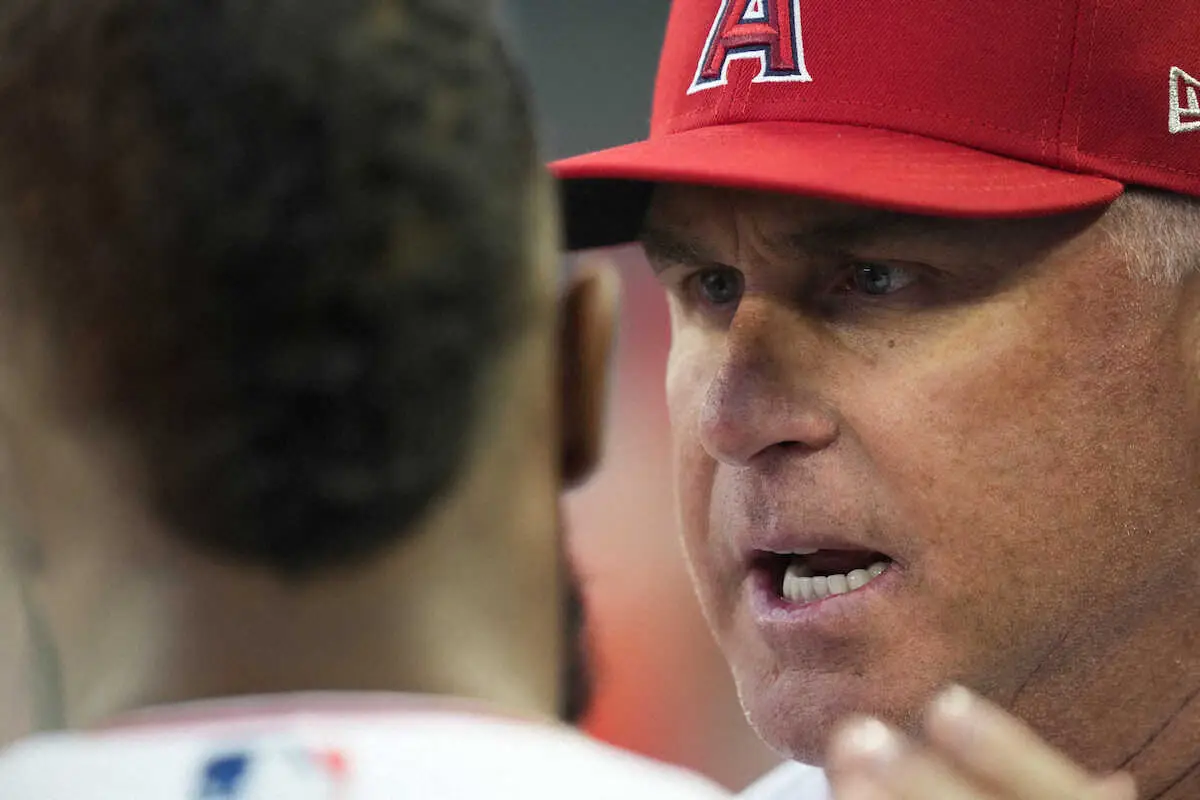 【画像・写真】エ軍ネビン監督　怒りの懲罰交代！レンヒーフォの緩慢守備に苦言　「どうしても許せなかった」