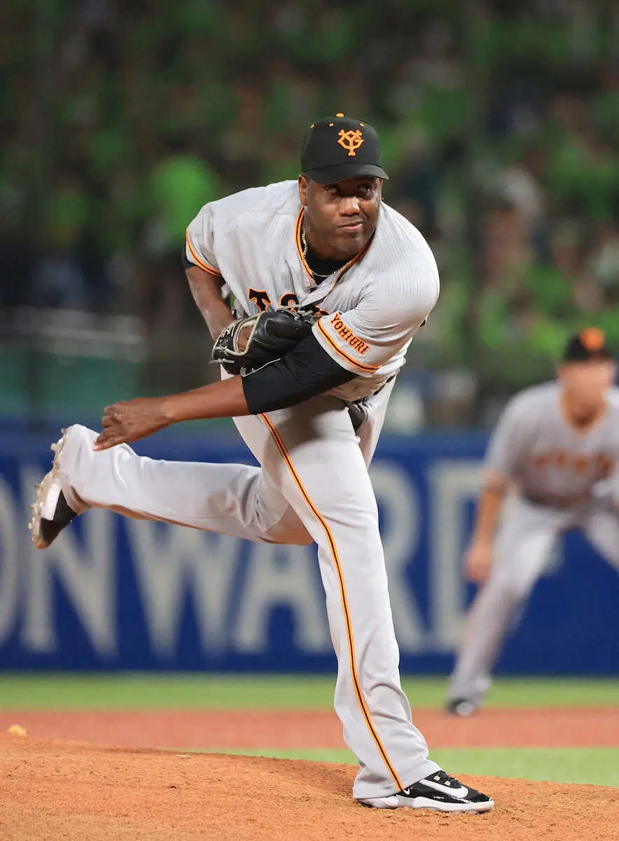 【画像・写真】巨人新加入“巨漢左腕”バルドナード　ホロ苦デビュー…オスナに“確信歩き弾”浴びる