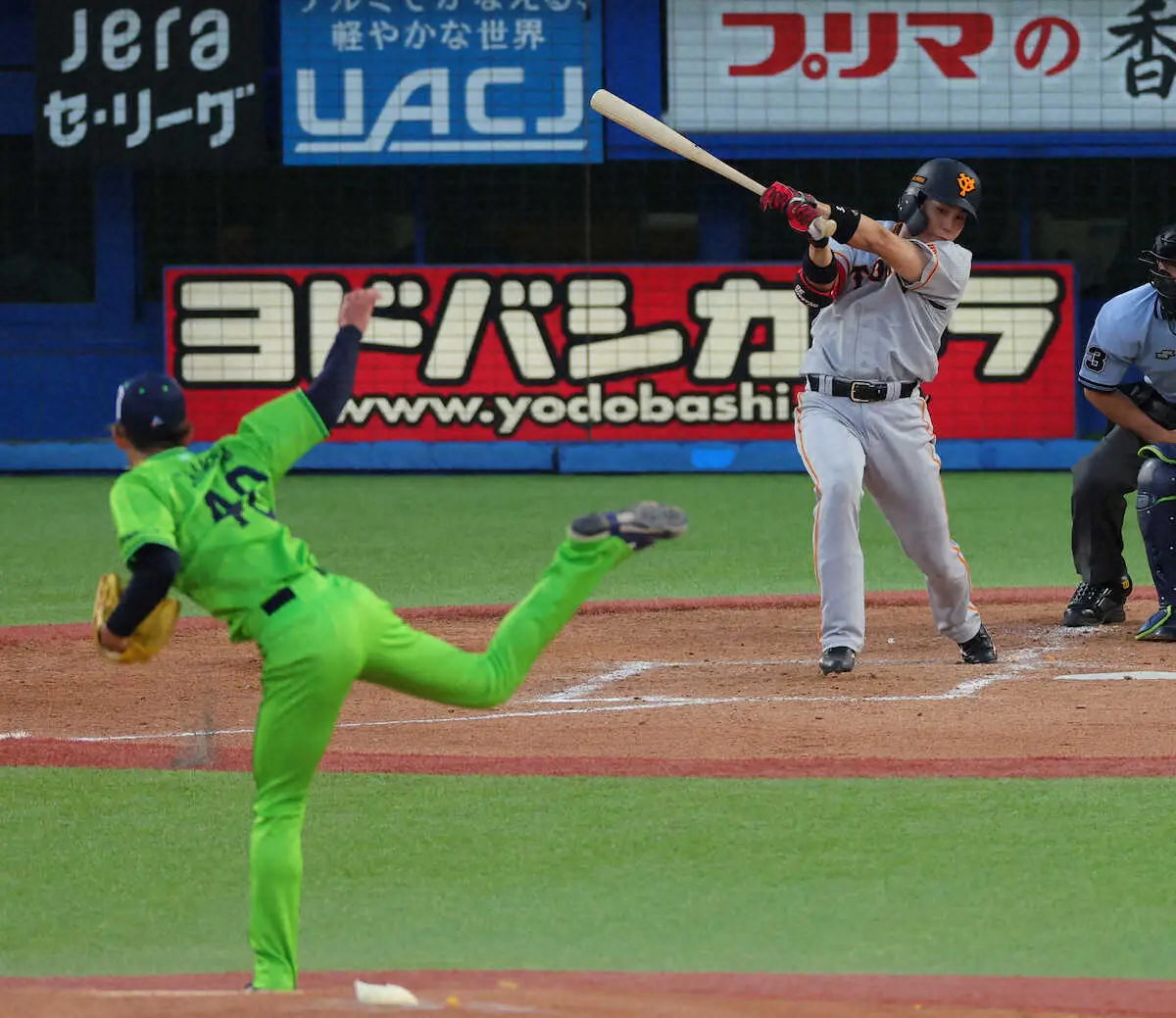 【画像・写真】初回6失点の巨人、2回から即座に反撃開始！　ドラ4門脇「がむしゃらに」2点適時打を放つ