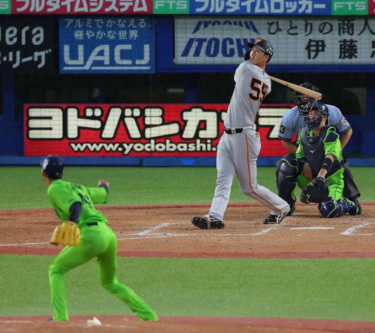 【画像・写真】巨人・秋広「必死でした」とプロ初の2戦連発8号2ラン、2点差に　巨人、初回0―6から追い上げる