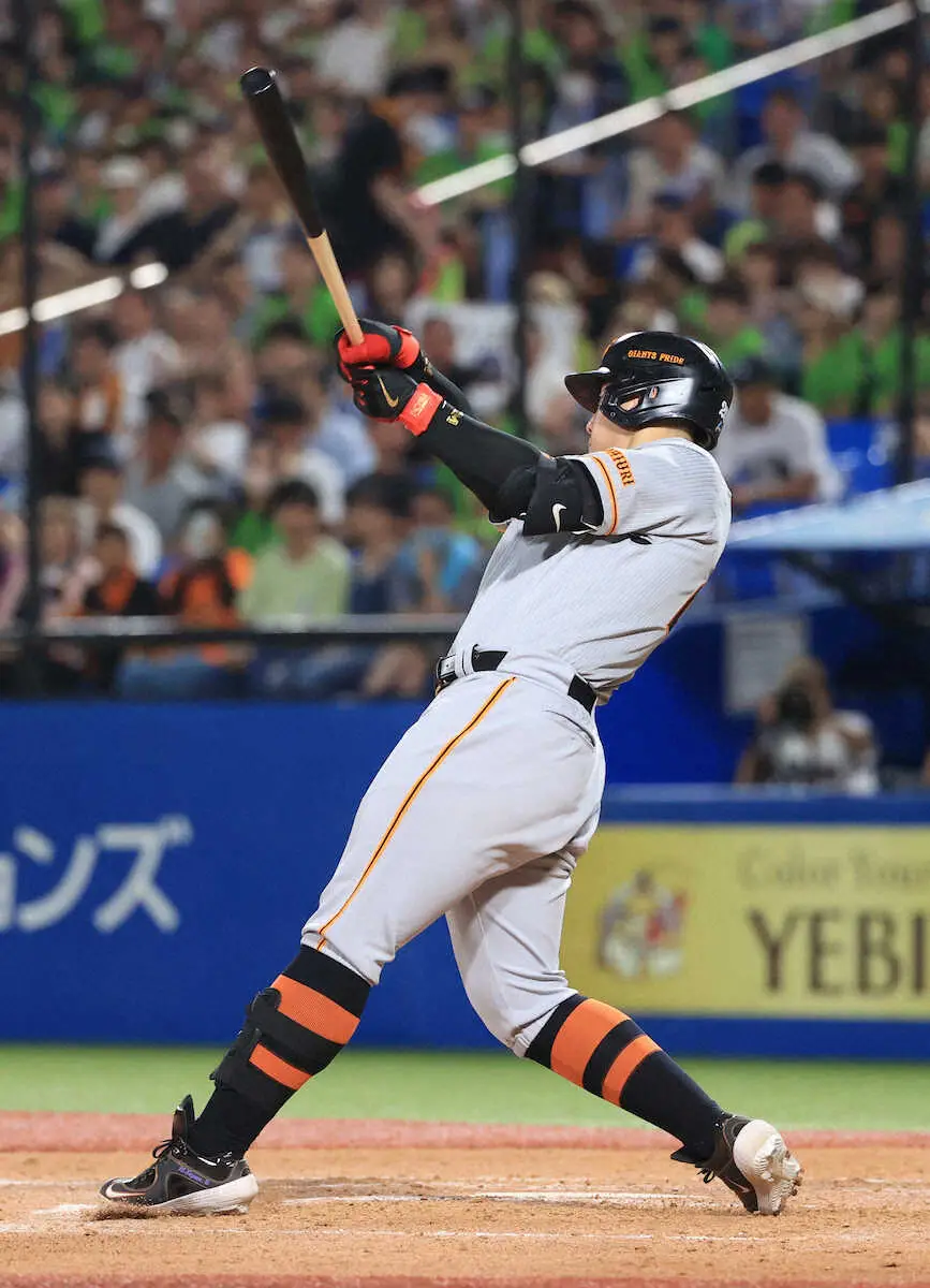 【画像・写真】巨人ついに逆転！　岡本和が6―6の4回に勝ち越し犠飛　菅野初回6失点KOから凄まじい逆襲