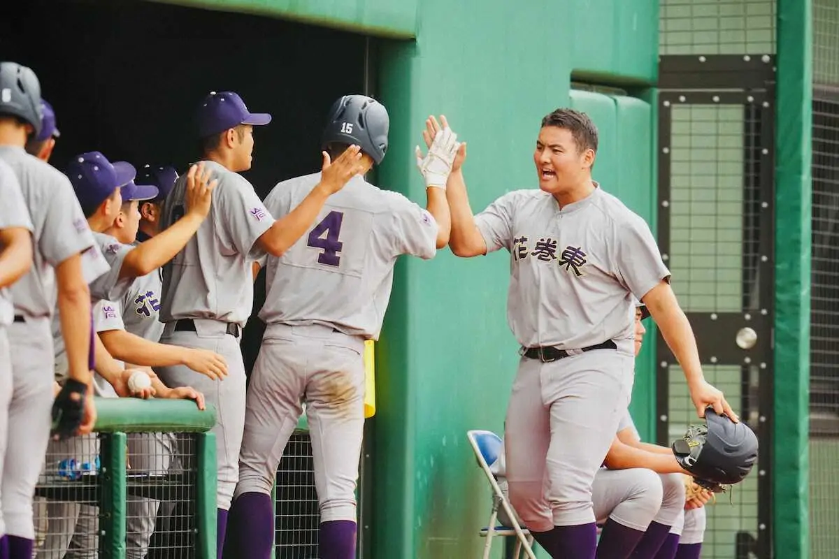 【画像・写真】花巻東が8強進出　佐々木麟太郎は途中出場で勝ち越しのホーム踏む　延長11回、水沢商に逆転勝ち
