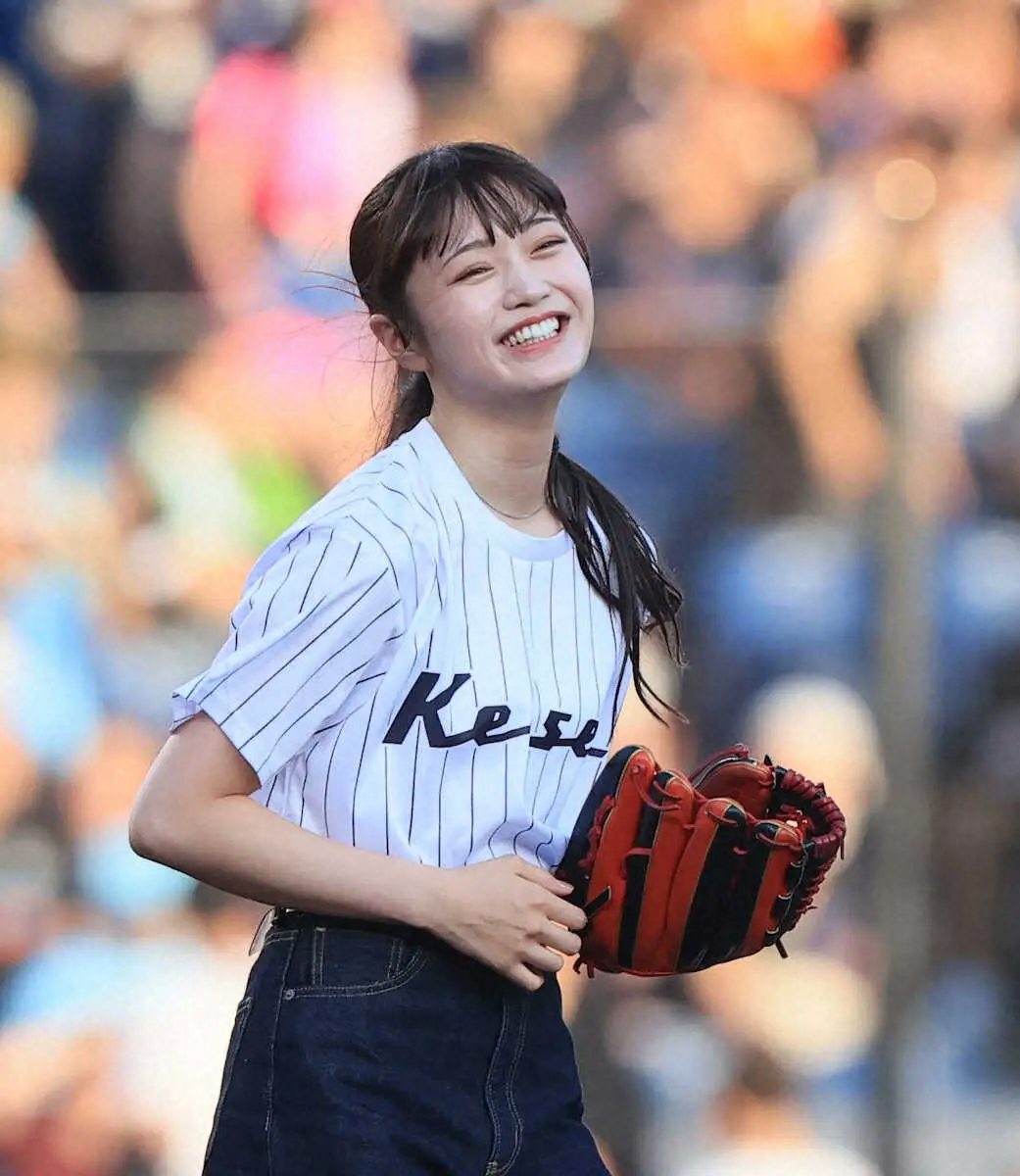 【画像・写真】「京成らいん」4代目カバーモデルの中里萌　ノーバン始球式ならずも「悔いはない」