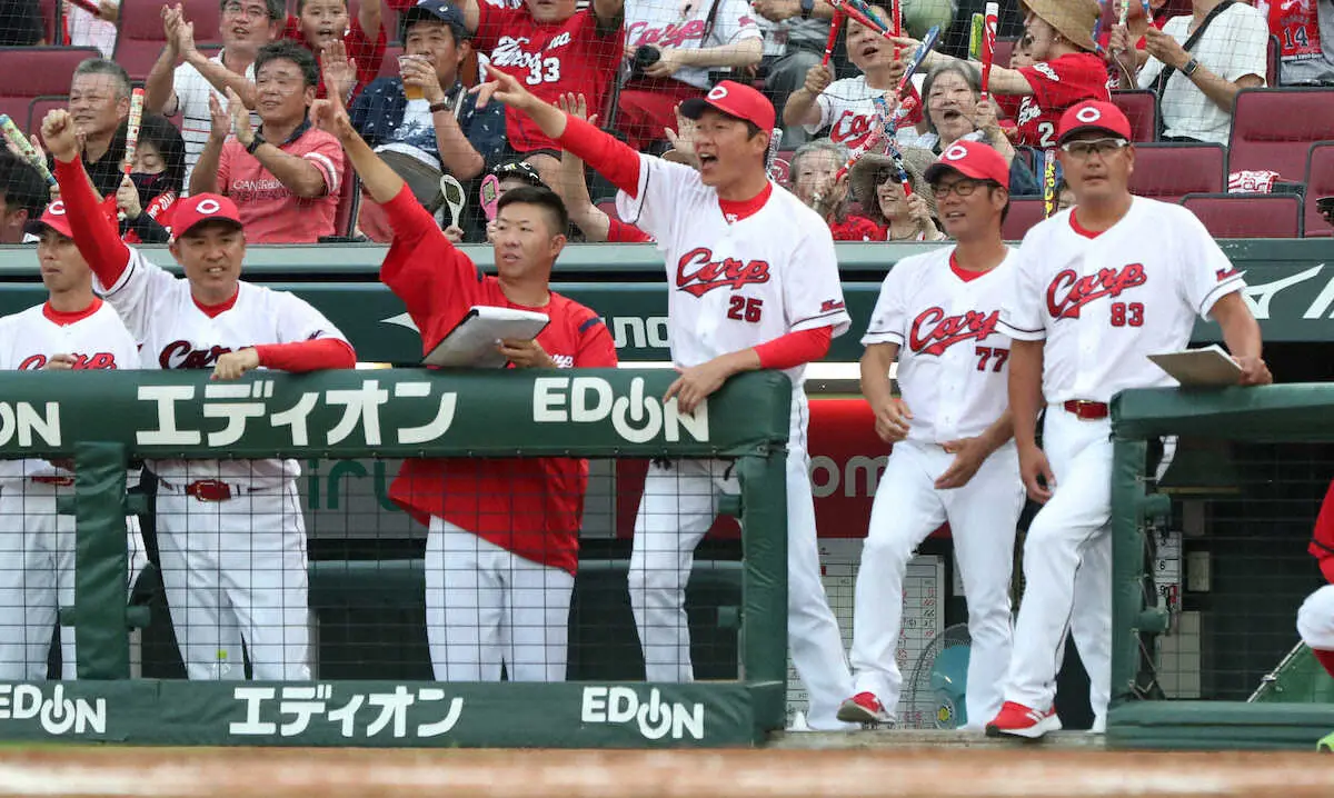 【画像・写真】小園1番が効いたね！広島・新井監督采配またズバリ　首位浮上狙う一戦で秋山の先制打呼ぶ好走塁